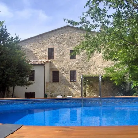 别墅 Sleeps 4 With Pool And Wifi Fighine