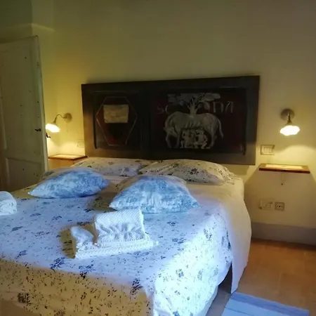 Sleeps 4 With Pool And Wifi 别墅