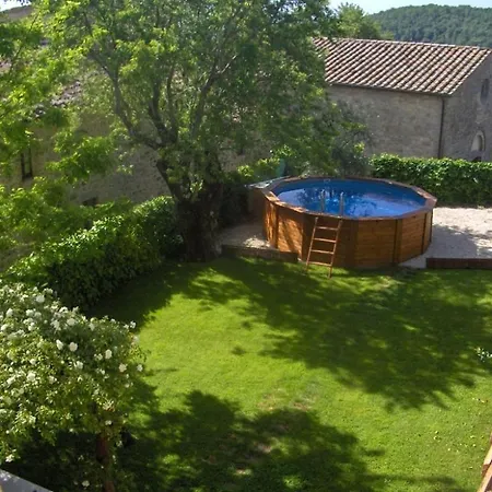 Sleeps 4 With Pool And Wifi * Fighine